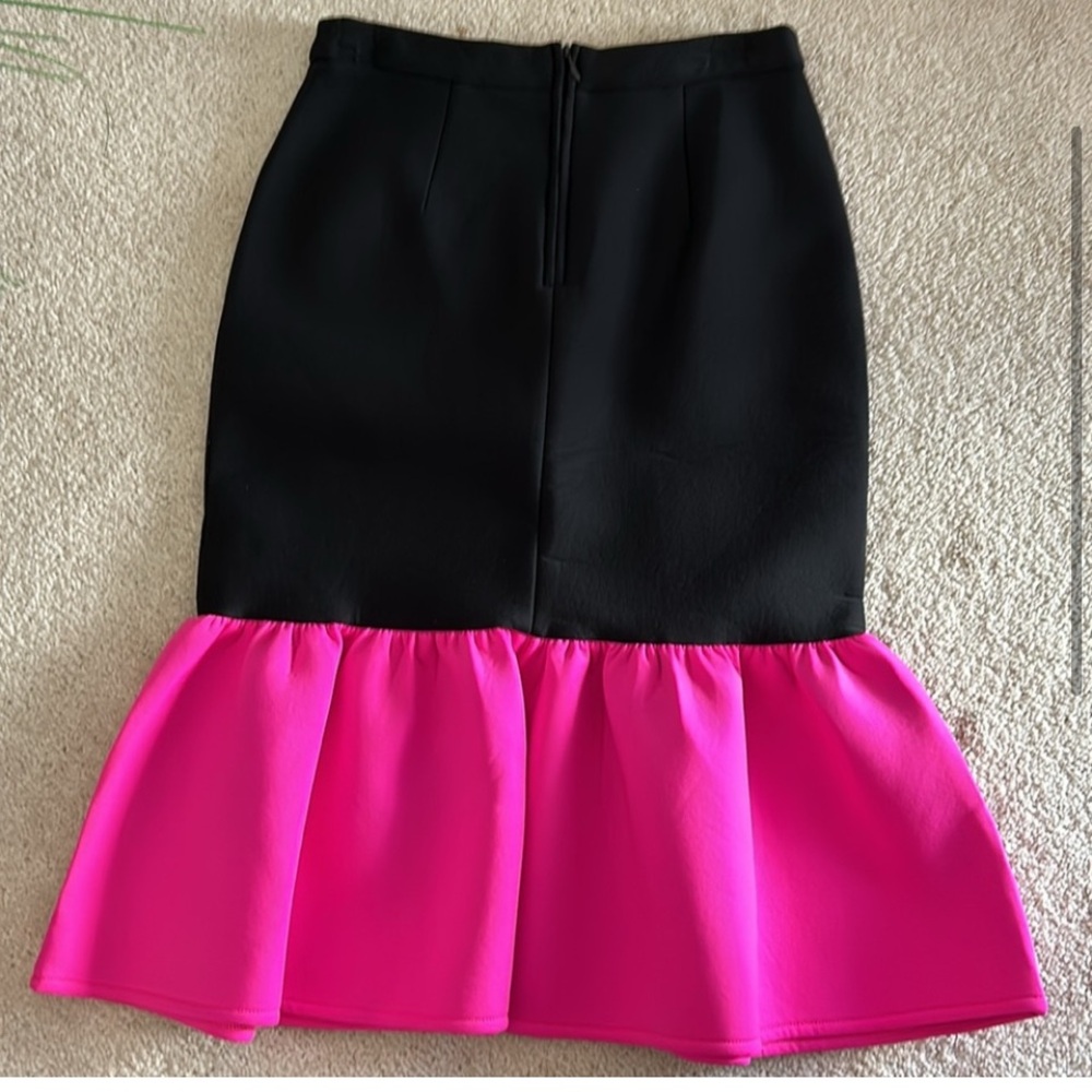 Top Shop Black and Pink Ruffle Hem Skirt Nordstrom 6
length 27 1/2 waist 14